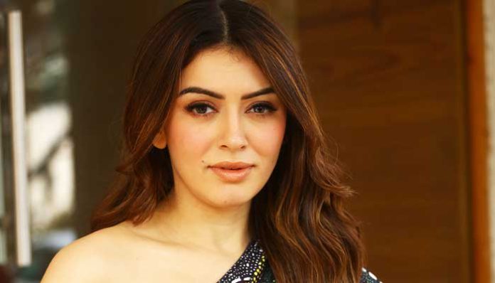 hansika-012